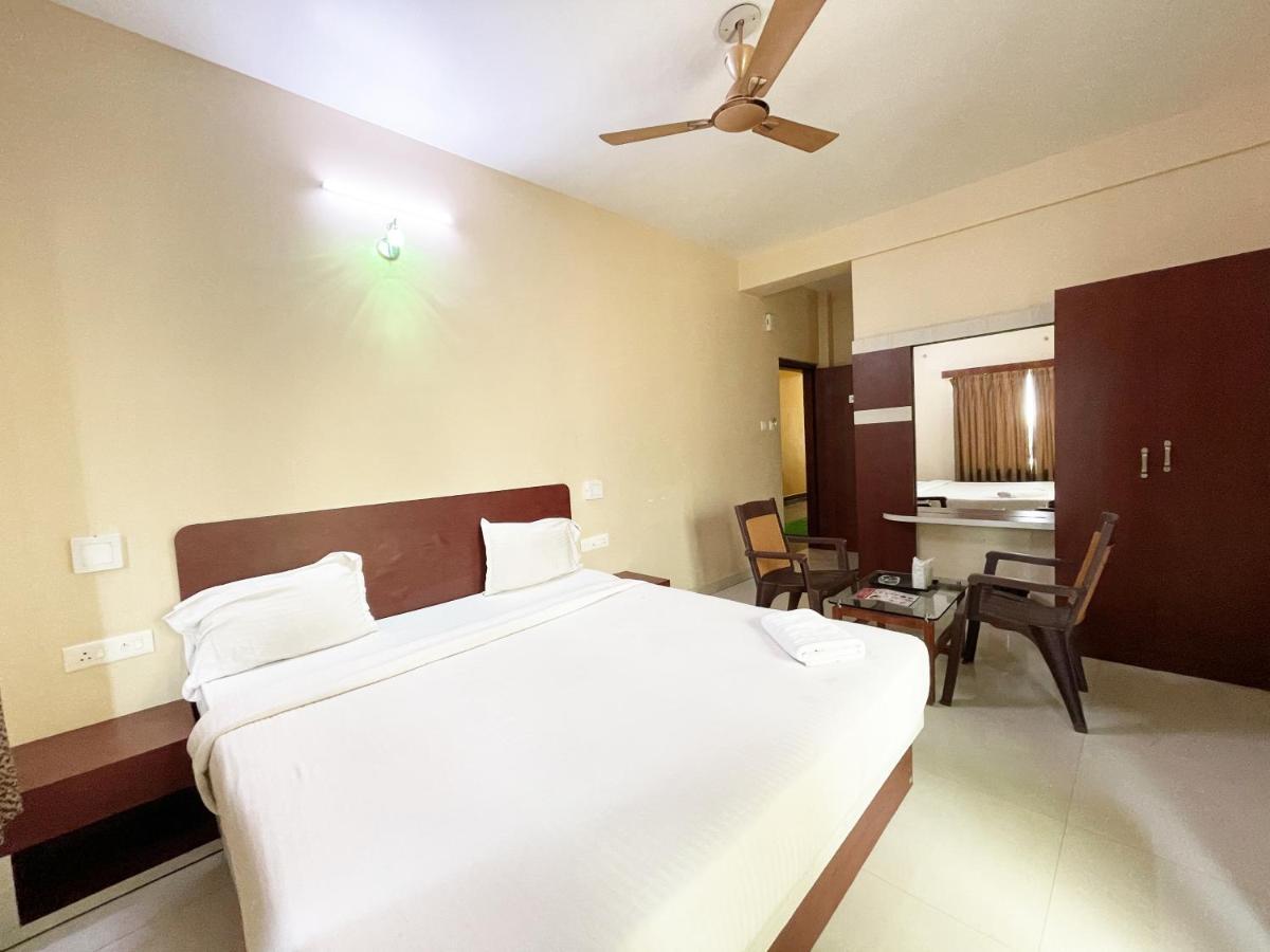 Hotel Golden Wave Puri Ngoại thất bức ảnh