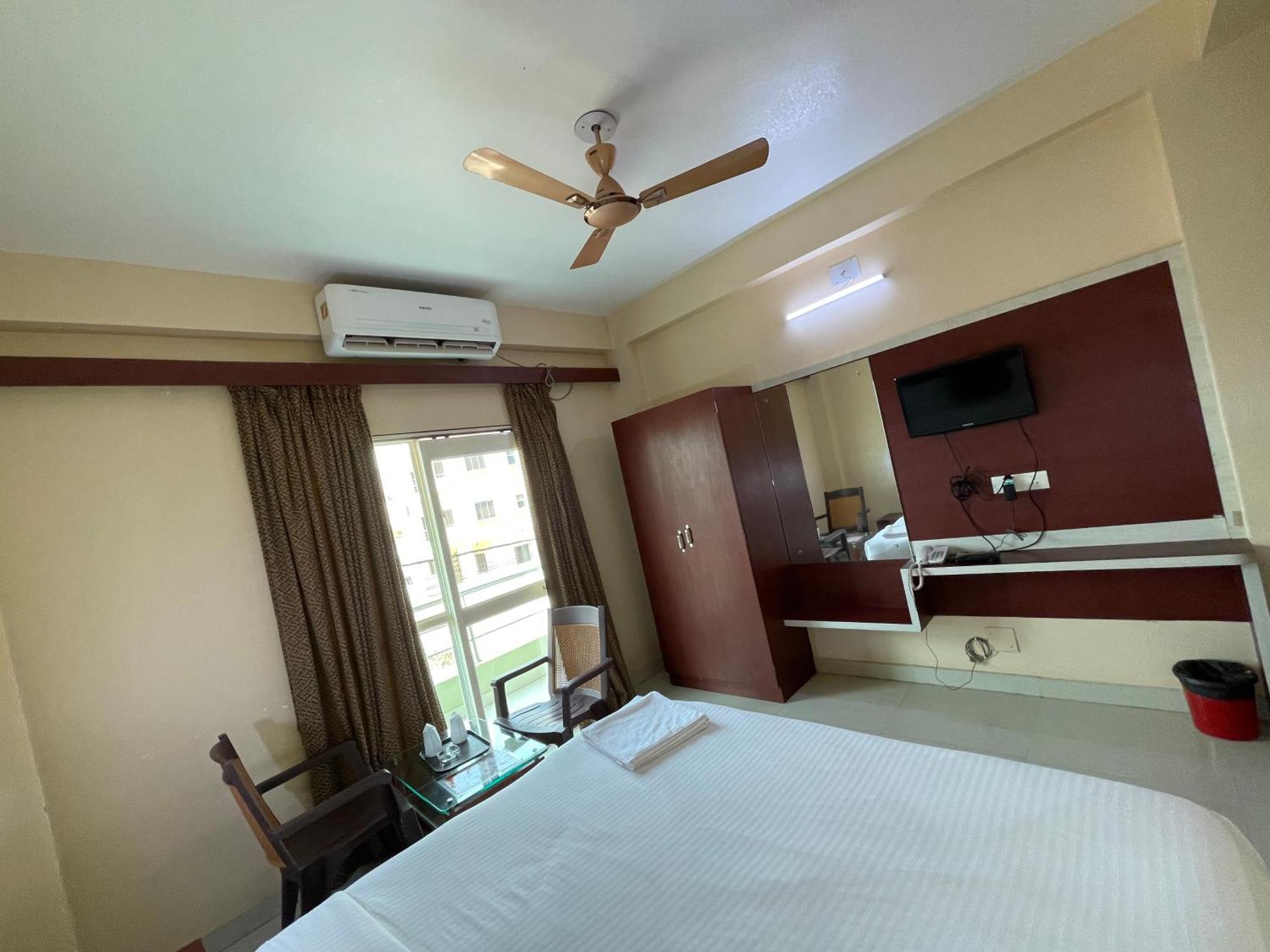 Hotel Golden Wave Puri Ngoại thất bức ảnh