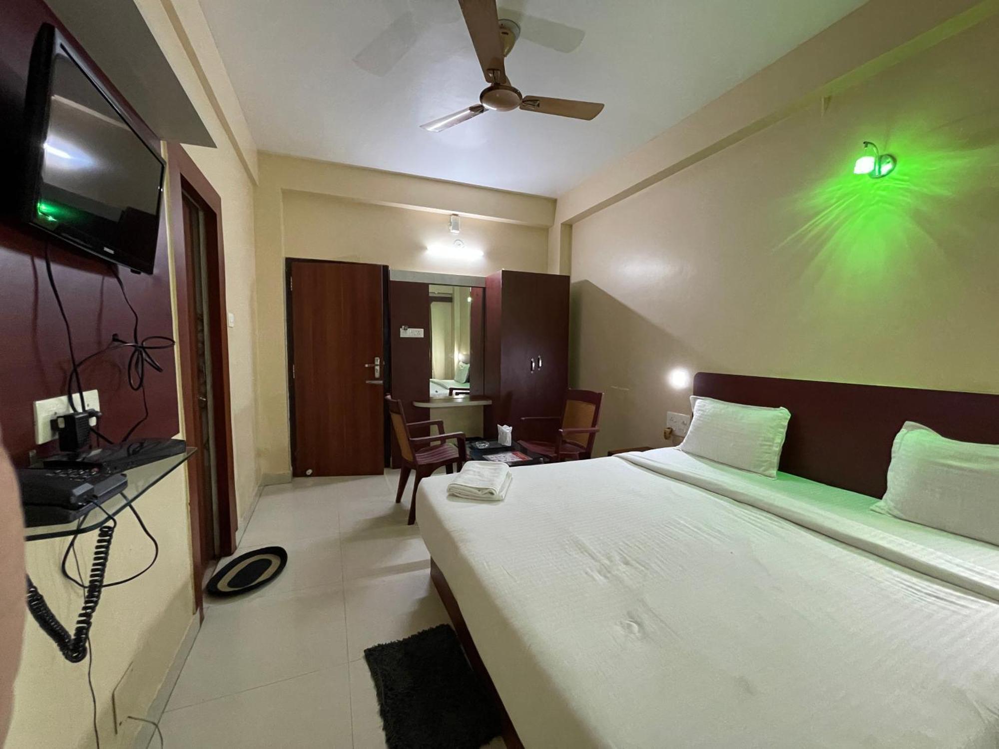 Hotel Golden Wave Puri Ngoại thất bức ảnh