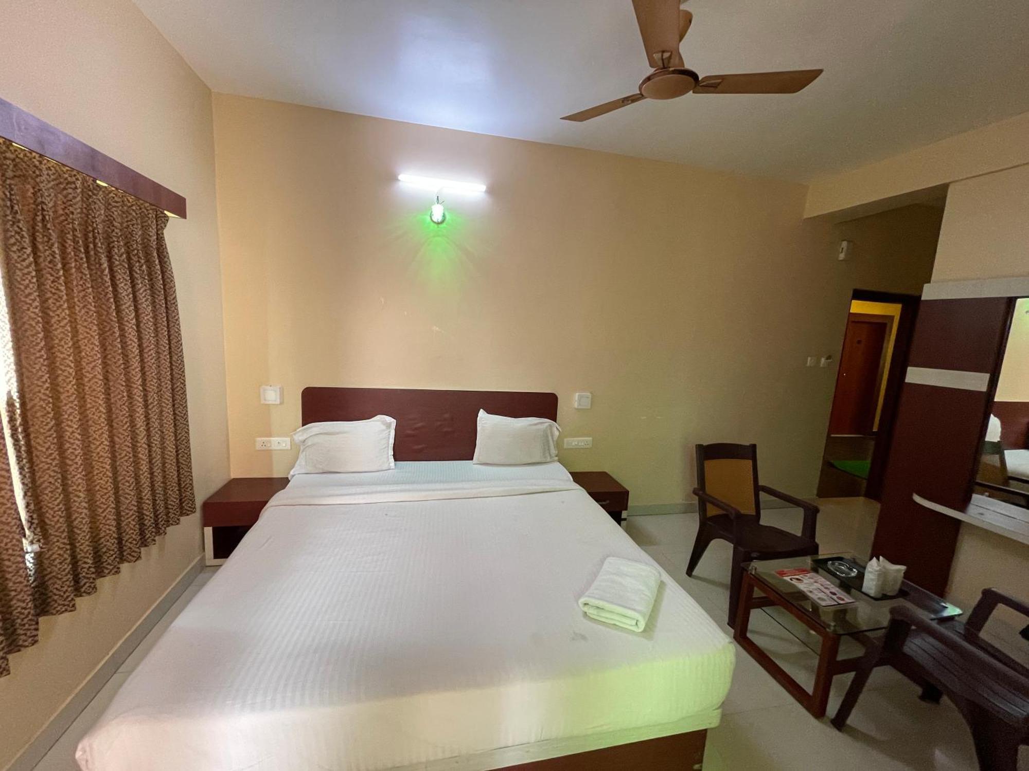 Hotel Golden Wave Puri Ngoại thất bức ảnh